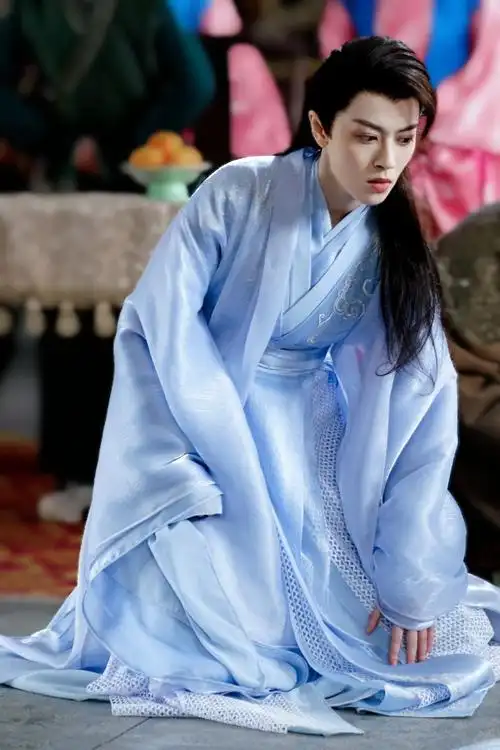 邢恩:新生代青涩少年