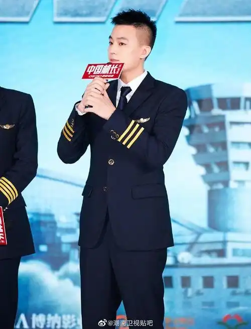 欧豪,他虽然是个鲜肉,但是他敢留着平头演硬汉子