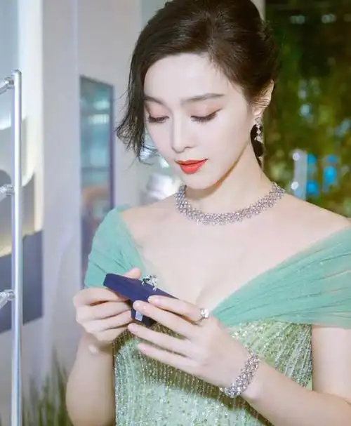 范冰冰有好身材就是任性,身材比例优越太惊艳