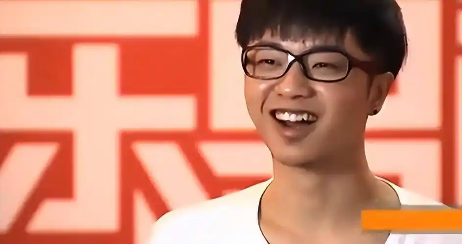 就这样,特别的华晨宇在快男舞台上一路成功,还击败了海清之神欧豪