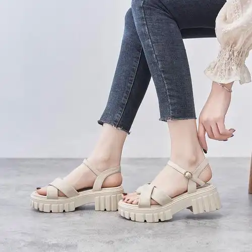 凉鞋华耐女学生厚底增高2021夏季新款露趾平跟时装凉鞋