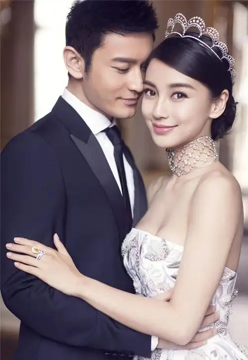 angelababy晒全家福庆生7岁小海绵暴风抽高手牵外公好温暖