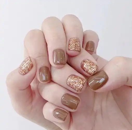 冬日必备的焦糖色美甲气质可盐可甜自带高级感