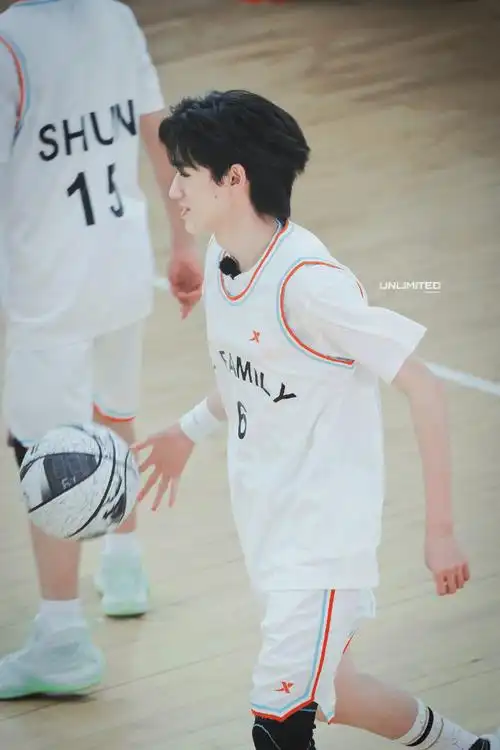 33/3836夏日运动会落日归山海篮球陪少年@时代少年团-宋亚轩