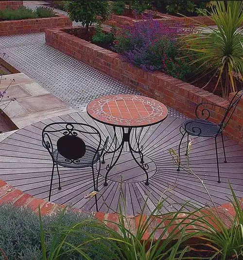 如何才能少花钱,又将小院的花池建得更有艺术感觉?|红砖|防腐木|庭院|