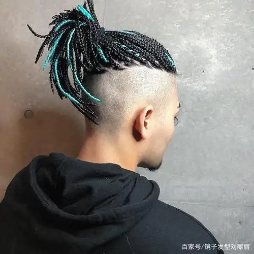 最后扎一个马尾的造型一样,一样十分的出彩.