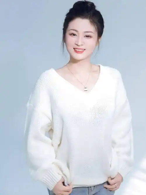 歌手降央卓玛:因老公长得帅疯狂倒追,婚后孕育3胎,现幸福美满