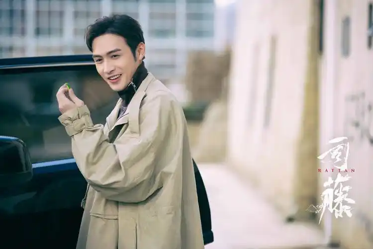 《司藤》火热开播 甜张彬彬戏里戏外反差互动超有爱