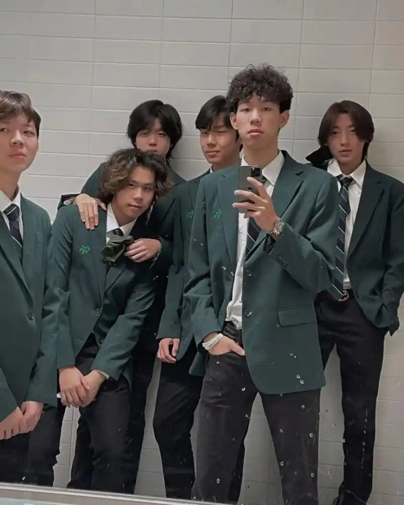 比比谁的校服难看 校服像链家房产