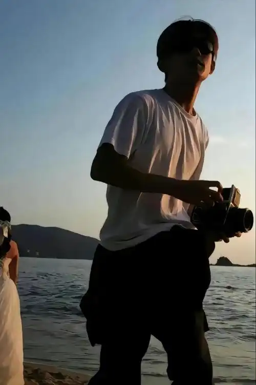 你说女友视角比帅照更有杀伤力    #易烊千玺当选中国影协理事#    易