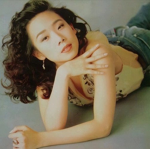 林忆莲:32岁嫁李宗盛,和初恋重燃旧爱,53岁和小11岁男友分手