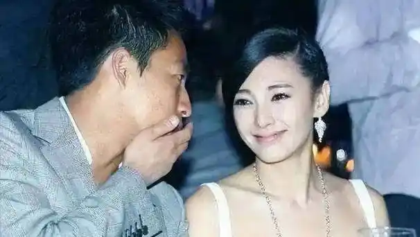 原创张雨绮身材发福晒赘肉照期待爱情的她如今成了恨嫁女