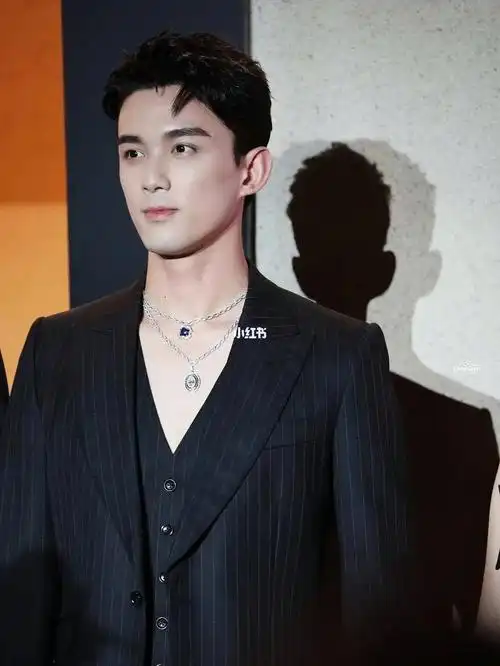 我们nano也可以定制吴磊明星同款西服哟～店铺有活动,来预约昂