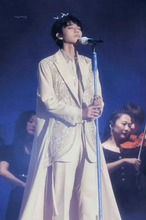 tfboys十年之约现象级演唱会#  分享一些十周年舞台上美神王俊康哪