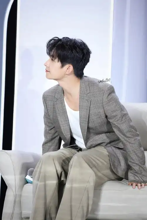 杨洋超话#杨洋喜临门品牌代言人#今日份美貌.