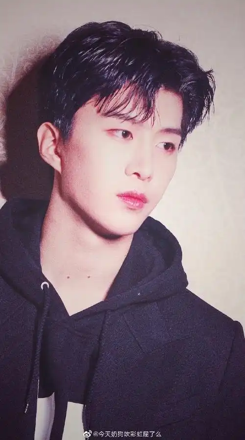 明星的5a级颈区#天鹅颈怎么能少了@范丞丞adam0616还有迷人喉结 布滗