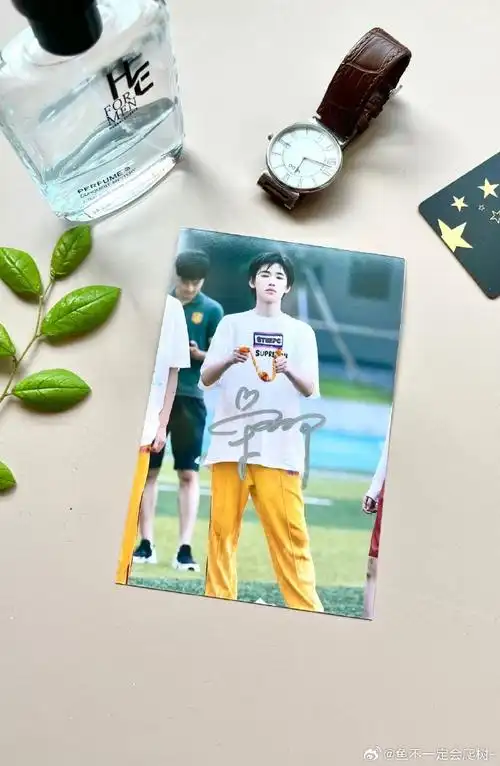 宋亚轩#签名照超话宋亚轩签名照上新了～时代少年团 宋亚轩  签名照