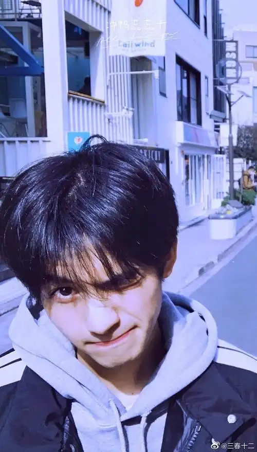 求宋威龙生图自拍生活照