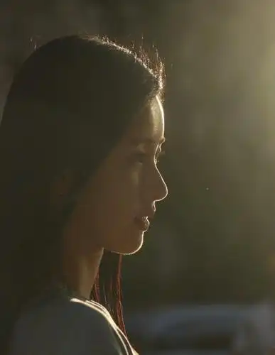 "神颜"说的是陈都灵?侧脸五官立体,难怪男生看了都心动