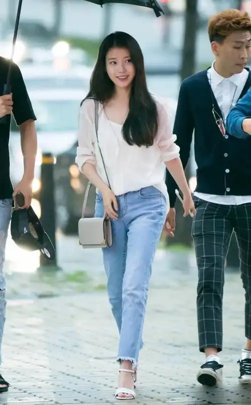 iu刷脸戛纳红毯小个子甜妹私服复习一波