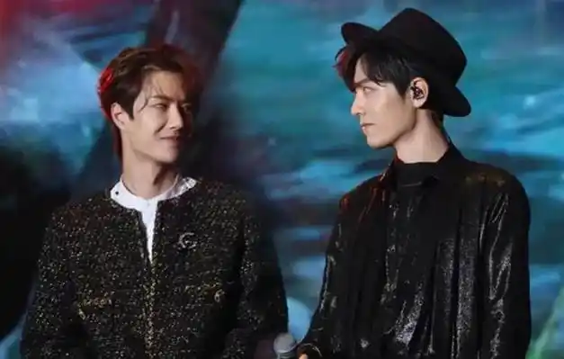 王一博,肖战关系由亲到疏有图有真相,看上去好真实啊.