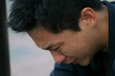 武康30岁男人在公司大哭!到底是受了多大的委屈?