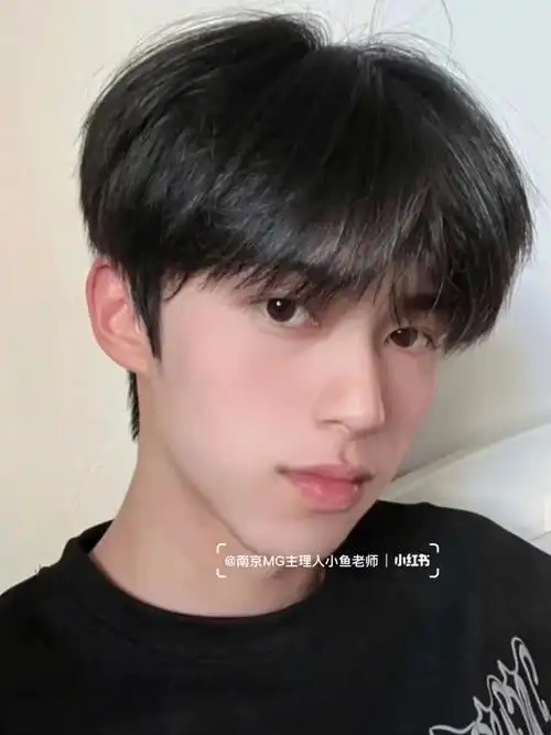 让女生倒追的发型自然微分碎盖