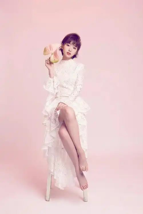 毛晓彤私服光脚丫图集