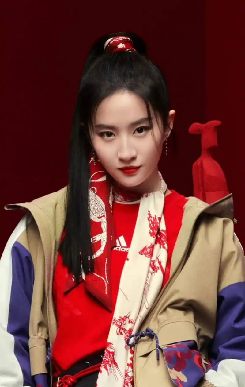 刘亦菲高马尾扎头好看