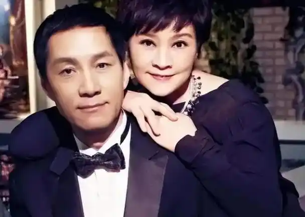 李健结婚19年不生孩子与妻子的二人世界依旧很甜蜜