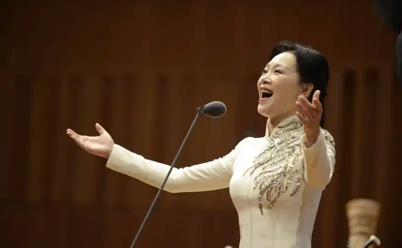 原创著名歌唱家吕薇近照好嫩49岁至今单身状态嫩到像一个18岁少女