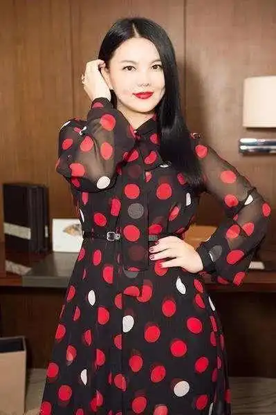 李湘发福到失控?膀大腰圆有点吓人呀