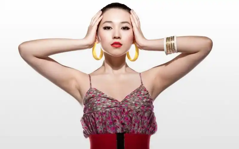 宁丹琳,分享一组女星模特图片给大家,图中的桌面壁纸壁纸会点缀