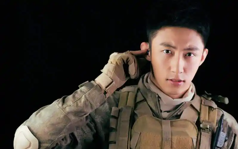 黄景瑜凭借《红海行动》获第13届亚洲电影大奖