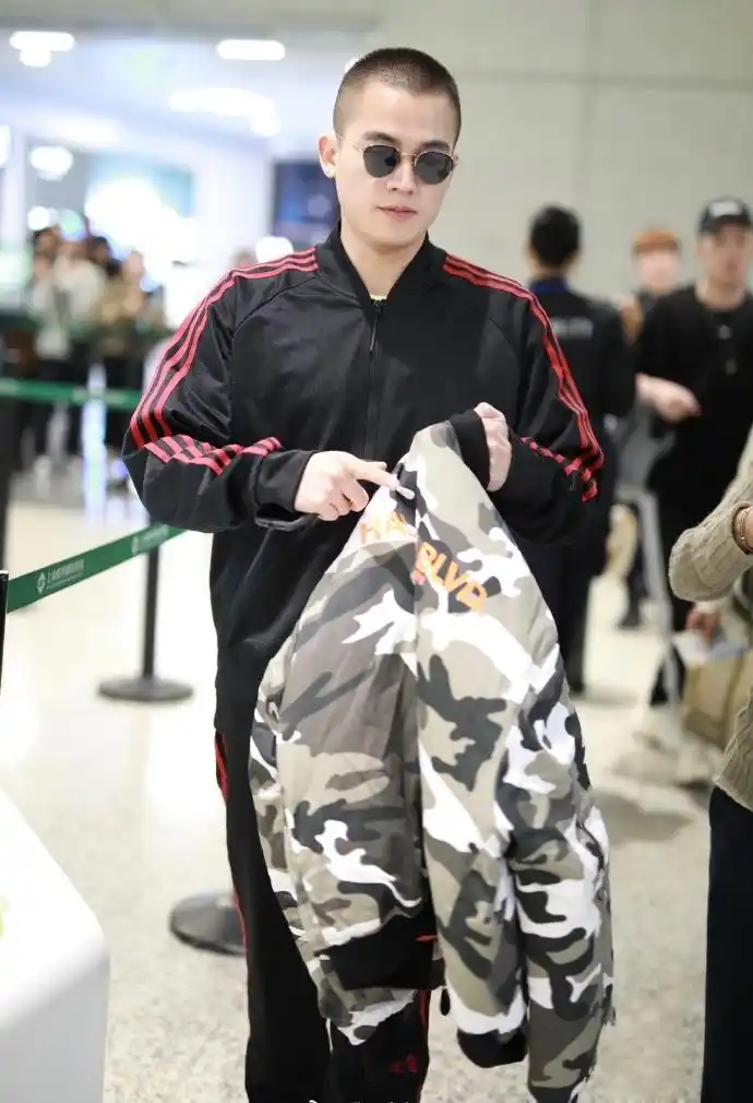 欧豪颜值真高,寸头发型都能完美驾驭,不过这脸却胖了不少!