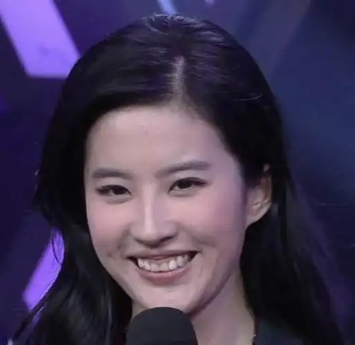 刘亦菲笑起来好丑气质全毁没眼看原来这才是她面瘫的原因