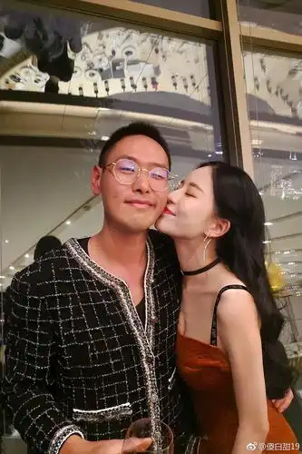 奇女子温心…好像和汤子嘉生了娃,还在ins悄悄庆祝孩子生日