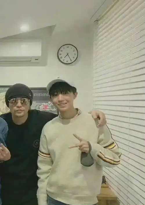 一些王俊凯珍贵的合照