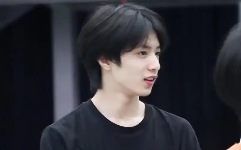 【刘耀文】点击收看港风大帅哥