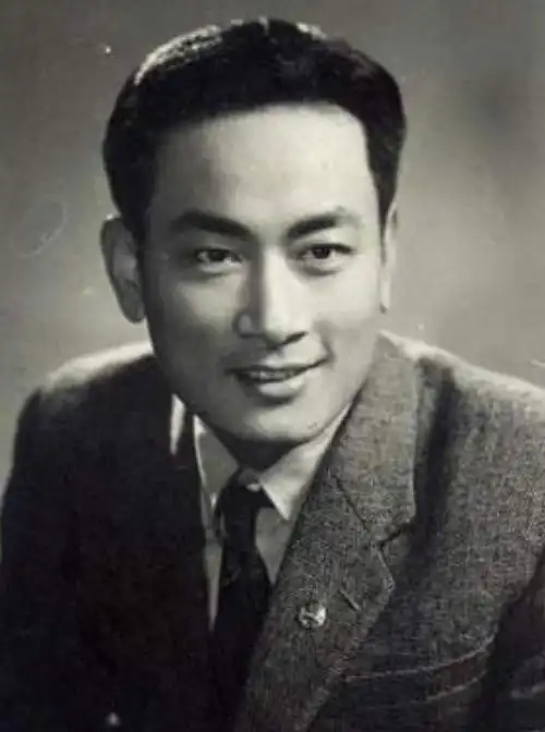 回顾演员庞学勤照顾精神病妻多年妻子离世后儿子撮合他再婚