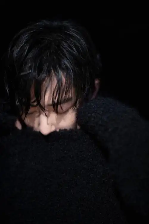 肖战##日常见肖战#【肖战超话】水天云黑白,浮影掠清绝.