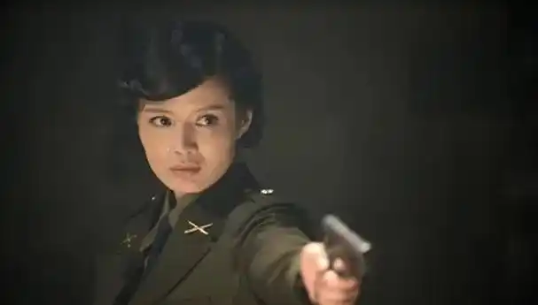 同样演"女军官",把杨幂和王鸥俞飞鸿放在一起,差别就出来了|斓曦