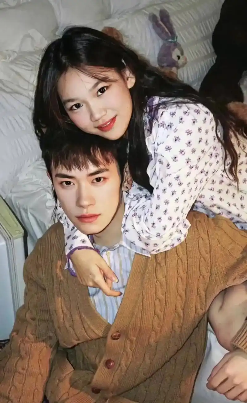 易烊千玺 #情侣写真 家人们!我谈恋爱了 - 抖音