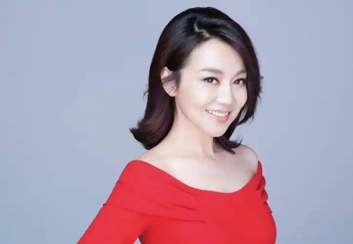 闫妮|跑龙套12年34岁大气晚成,49岁拿下影后,闫妮的逆袭有多精彩?