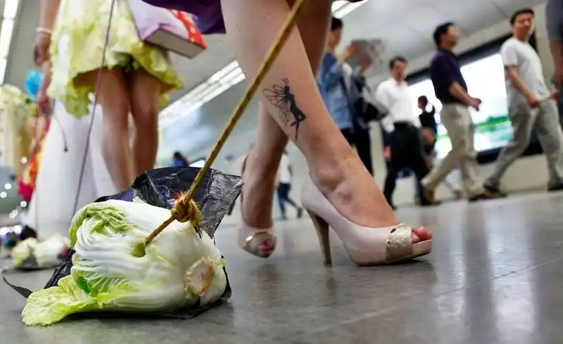 如何评价《盲侠大律师》中的裸体行为艺术? - 知乎