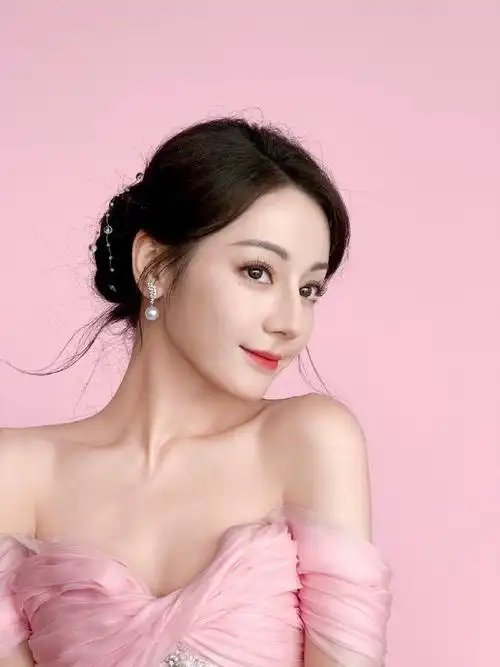 迪丽热巴元气桃桃妆