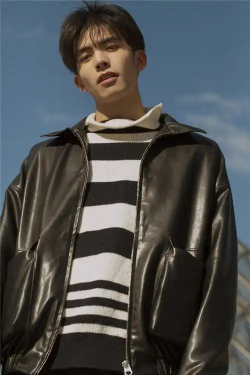 宋威龙生日曝光新写真期待不被定义的19岁