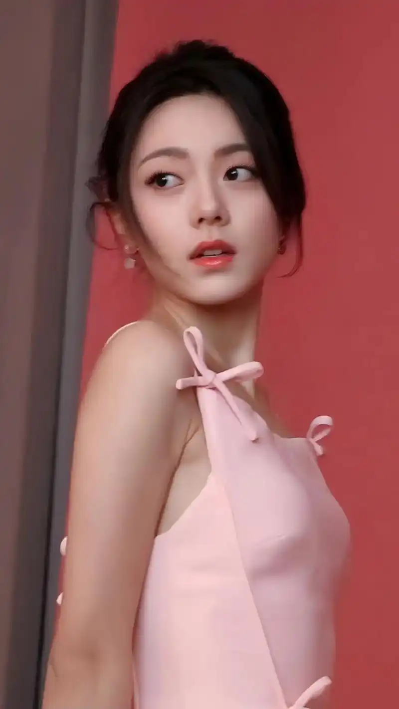 赵今麦 #粉色系 #一张温柔的照片 我都不敢想象她有多香 - 抖音