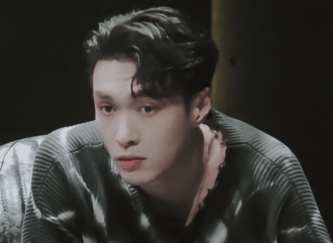 张艺兴动图逗号头