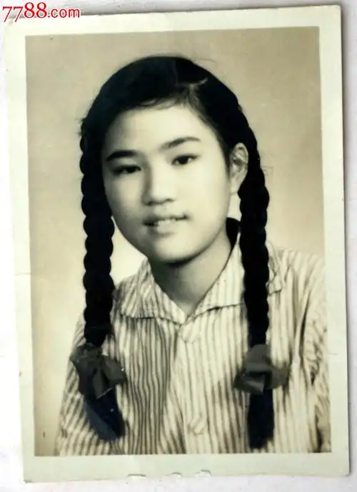 建国初梳长辫的姑娘照-au7011430-老照片-加价-7788收藏__中国收藏